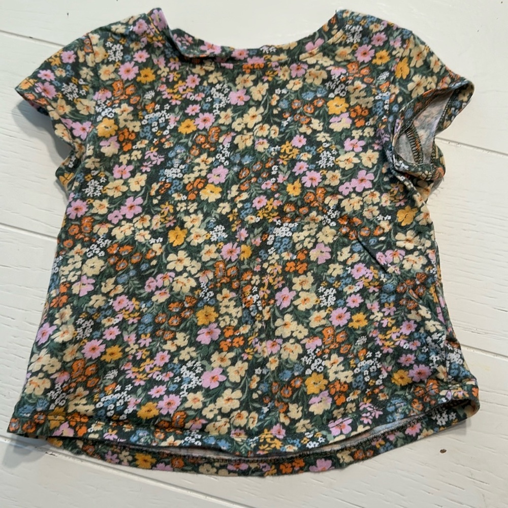 5/$10 Old navy floral tshirt 12-18m